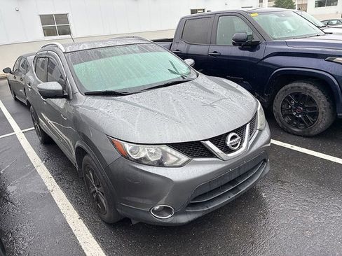 Used 2017 Nissan Rogue Sport SV w/ SV Premium Package AWD/4WD image 2