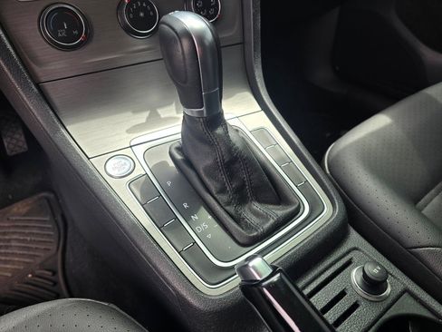 Used 2015 Volkswagen Golf TDI S FWD image 13