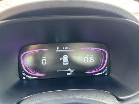 Used 2025 Kia Soul LX w/ LX Technology Package FWD image 25