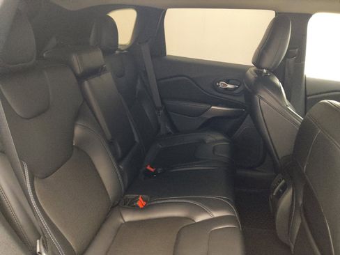 Used 2020 Jeep Cherokee Latitude Plus w/ Cold Weather Group image 19