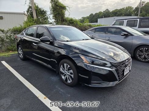 Used 2024 Nissan Altima 2.5 S FWD image 2