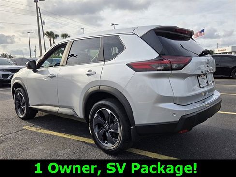 Used 2024 Nissan Rogue SV image 5