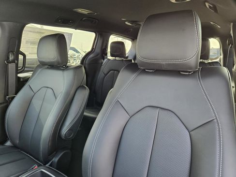 New 2026 Chrysler Pacifica Select image 25