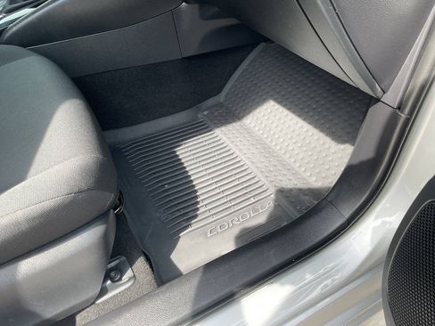 Used 2021 Toyota Corolla LE FWD image 49