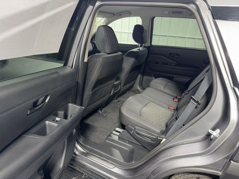 Used 2024 Nissan Pathfinder SV FWD image 14
