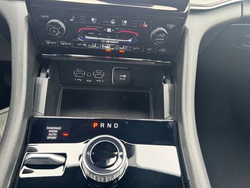 New 2025 Jeep Grand Cherokee L Limited image 15