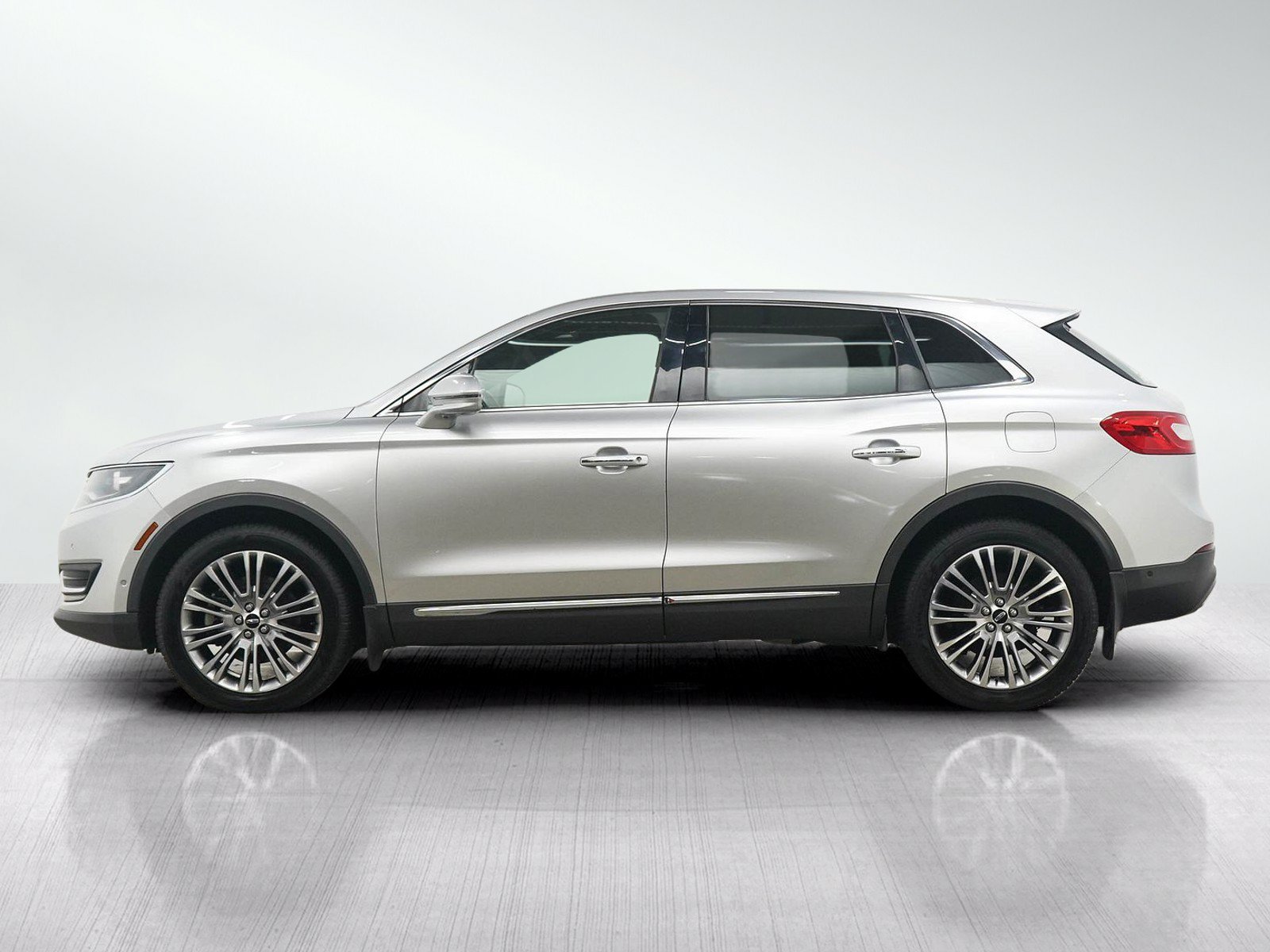 Used 2018 Lincoln MKX Reserve AWD/4WD image 2