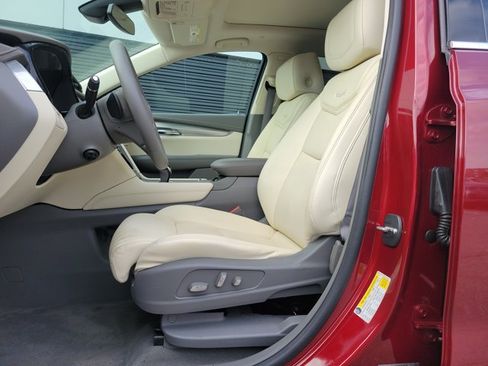 Used 2017 Cadillac XT5 Premium Luxury FWD image 6