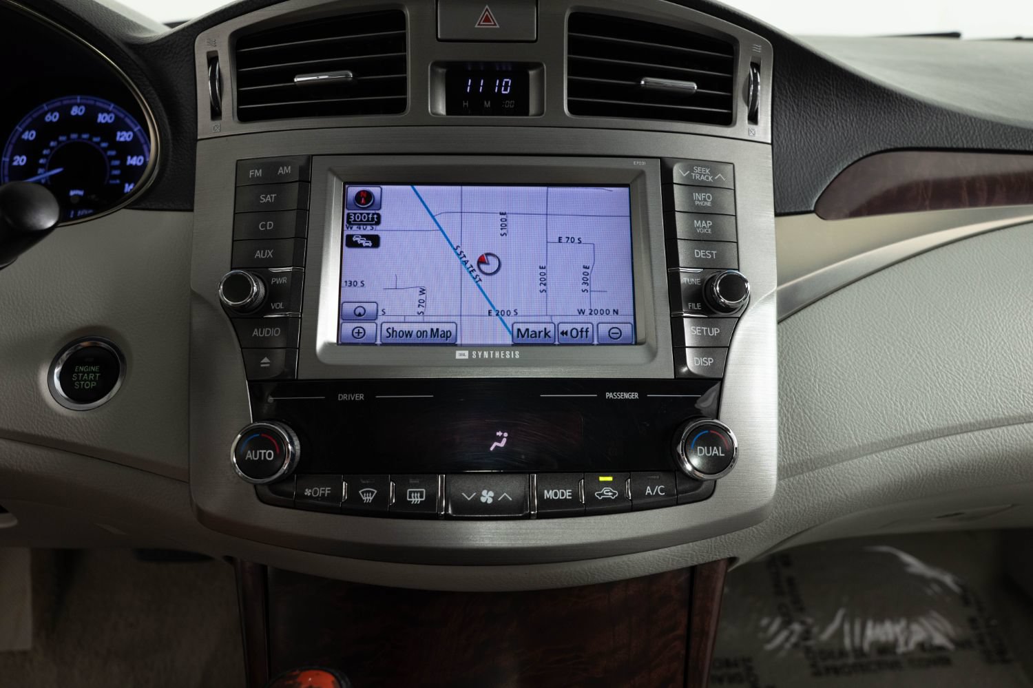 Used 2011 Toyota Avalon Limited FWD image 33
