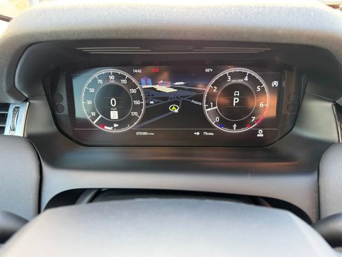 Used 2020 Land Rover Discovery Sport SE image 24