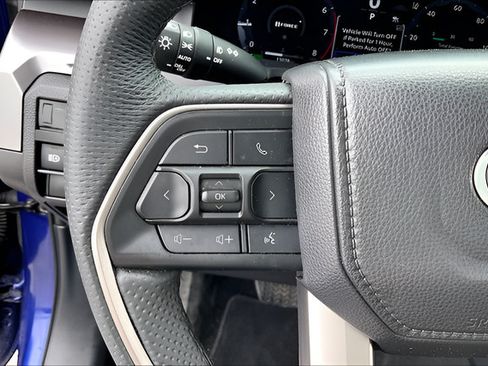 Used 2025 Toyota Tacoma TRD Off-Road AWD/4WD image 10