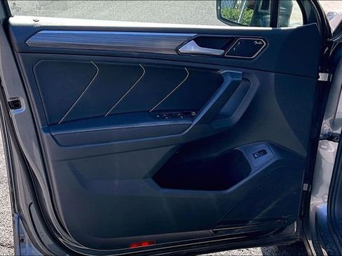 Used 2022 Volkswagen Tiguan SEL R-Line AWD/4WD image 18