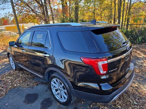 Used 2017 Ford Explorer Limited image 8