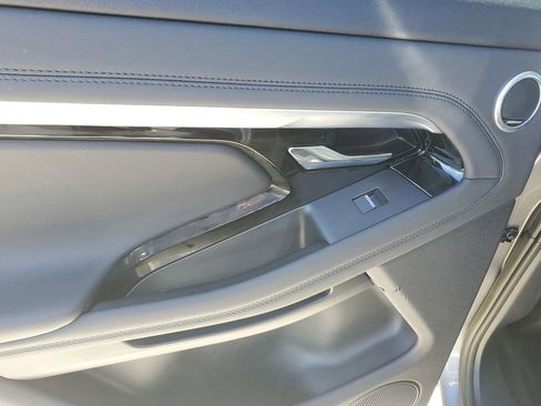 Used 2023 Land Rover Range Rover Evoque SE image 17