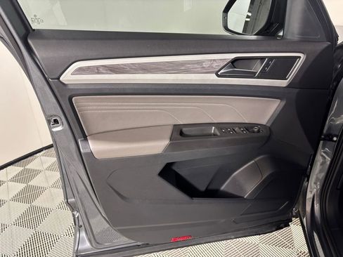 Used 2022 Volkswagen Atlas Cross Sport SE image 11