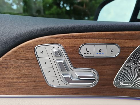 Certified 2026 Mercedes-Benz GLS 450 4MATIC image 32