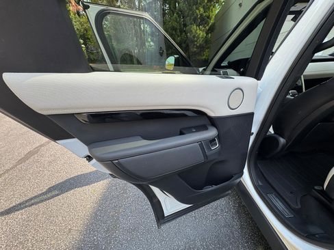 Used 2021 Land Rover Discovery S R-Dynamic image 23