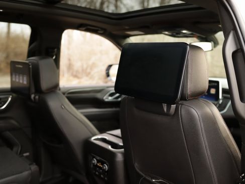 Used 2022 Chevrolet Suburban RST w/ Luxury Package image 37