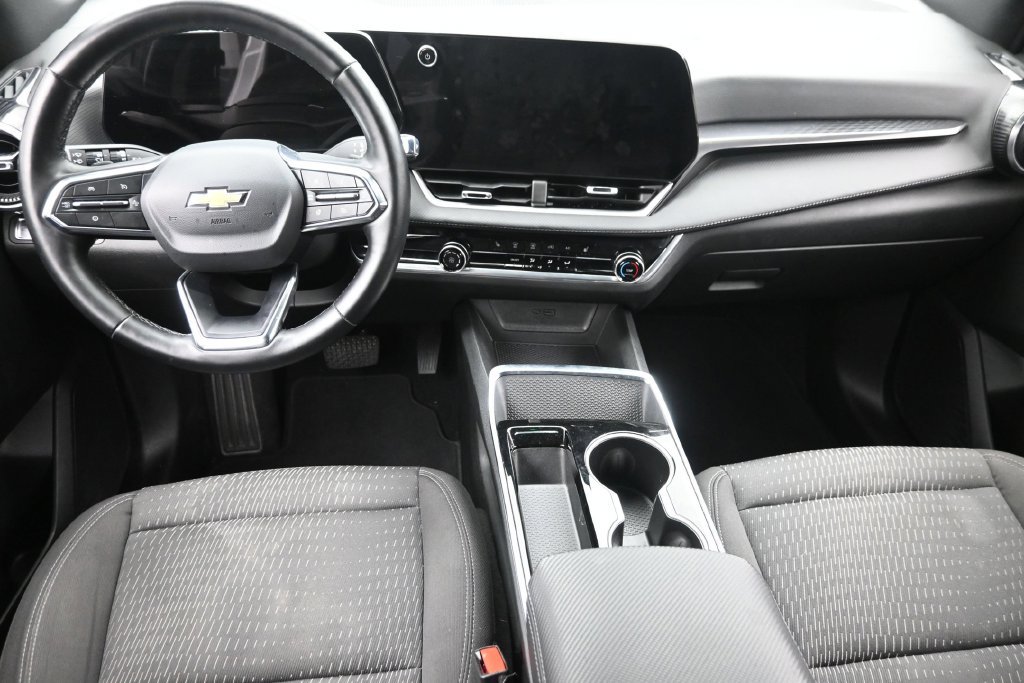 Used 2025 Chevrolet Equinox LT AWD/4WD image 16