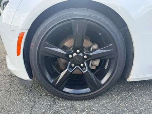 Used 2017 Chevrolet Camaro LT RWD image 23