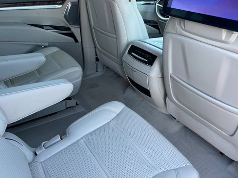 Certified 2025 Cadillac Escalade ESV Premium Luxury Platinum AWD/4WD image 19