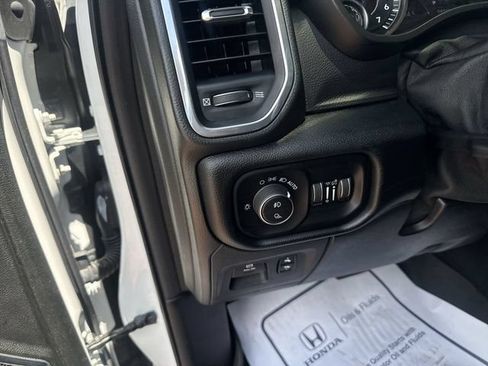 Used 2019 RAM 1500 Laramie AWD/4WD image 12