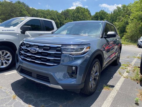 Used 2025 Ford Explorer Active w/ Active Comfort Package AWD/4WD image 3
