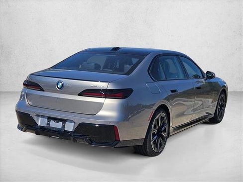 Used 2026 BMW i7 eDrive50 w/ M Sport Package RWD image 2