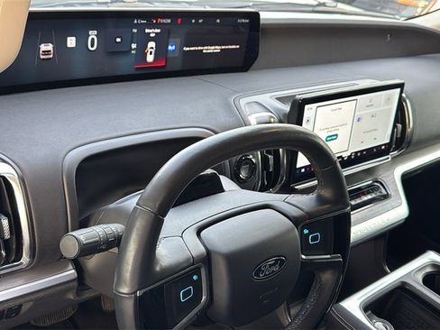 Certified 2025 Ford Expedition Max Platinum image 22