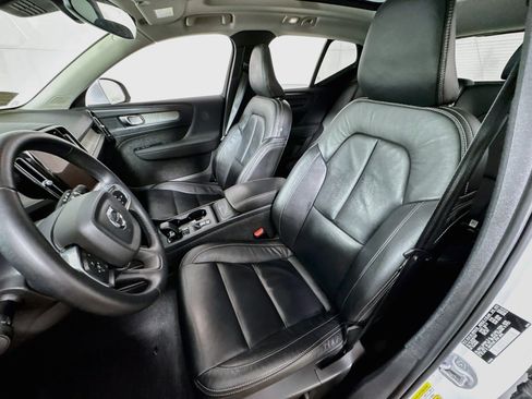 Used 2024 Volvo XC40 B5 Core w/ Climate Package AWD/4WD image 14