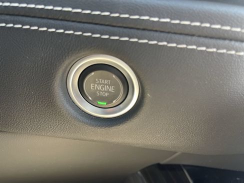 Used 2025 Cadillac Escalade Premium Luxury AWD/4WD image 17