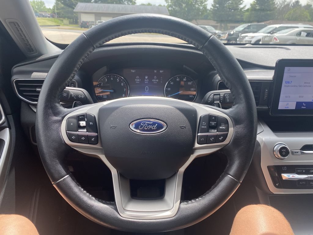 Used 2021 Ford Explorer XLT w/ Equipment Group 202A AWD/4WD image 16