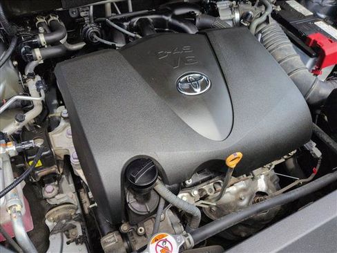 Used 2021 Toyota Highlander XLE AWD/4WD image 25