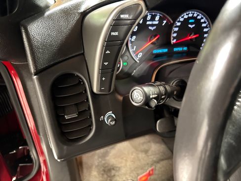 Used 2005 Chevrolet Corvette Coupe w/ Preferred Equipment Group RWD image 11