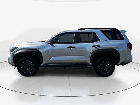 Used 2025 Toyota 4Runner SR5 AWD/4WD image 7