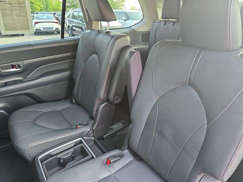 Used 2024 Toyota Grand Highlander AWD image 15