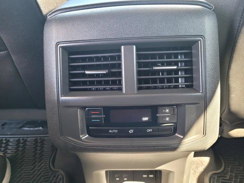 Used 2023 Volkswagen Atlas SE AWD/4WD image 18