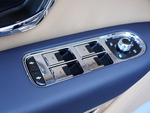 New 2025 Bentley Bentayga image 13