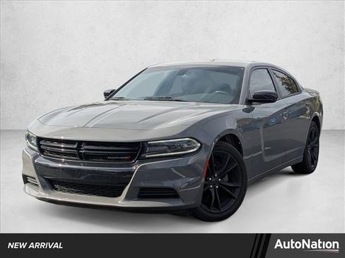 Used 2018 Dodge Charger SXT w/ Blacktop Package image 1