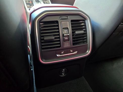 Used 2025 Porsche Macan image 18