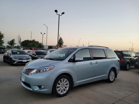 Used 2016 Toyota Sienna Limited Premium AWD/4WD image 3