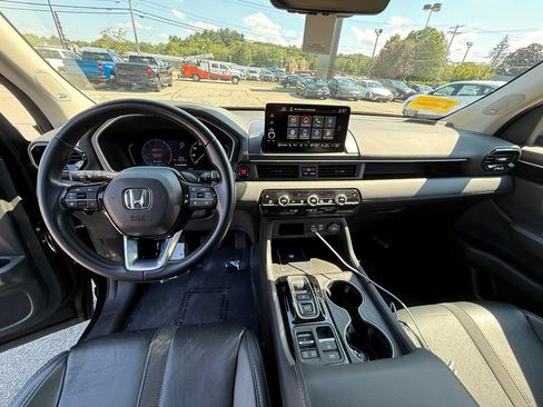 Used 2023 Honda Pilot Touring image 13