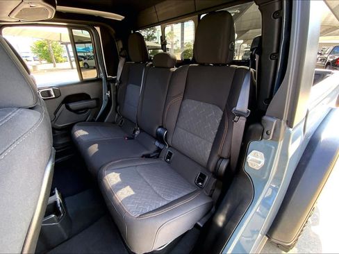 Used 2024 Jeep Gladiator Mojave w/ Technology Group AWD/4WD image 19