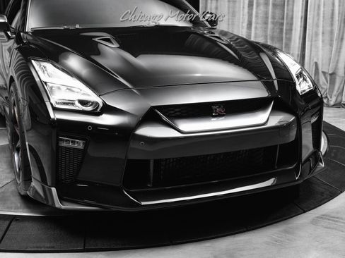 Used 2017 Nissan GT-R Premium w/ Premium Interior Package AWD/4WD image 38
