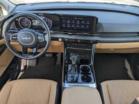 Used 2024 Kia Carnival EX image 13