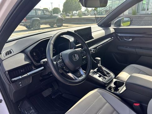 Used 2025 Honda CR-V Sport Touring image 9