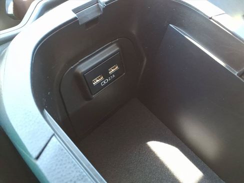 Used 2021 Toyota RAV4 XLE Premium AWD/4WD image 31