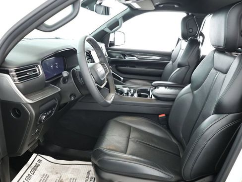 Used 2022 Jeep Wagoneer Series III image 18