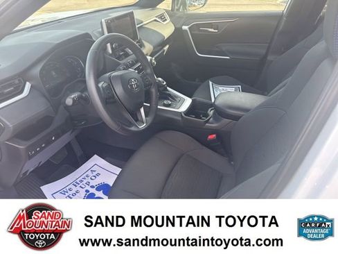 Used 2024 Toyota RAV4 SE image 15