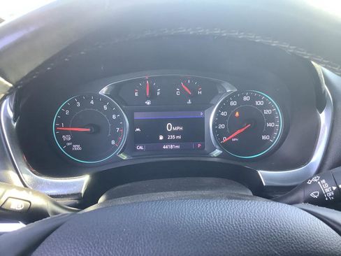 Used 2023 Chevrolet Traverse LT image 12